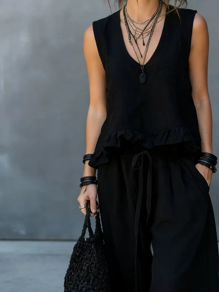 Clara | Two-piece set with sleeveless V-neck top and ruffles