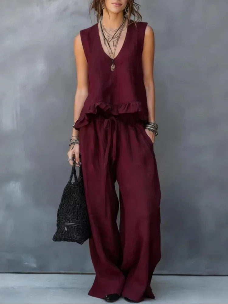 Clara | Two-piece set with sleeveless V-neck top and ruffles