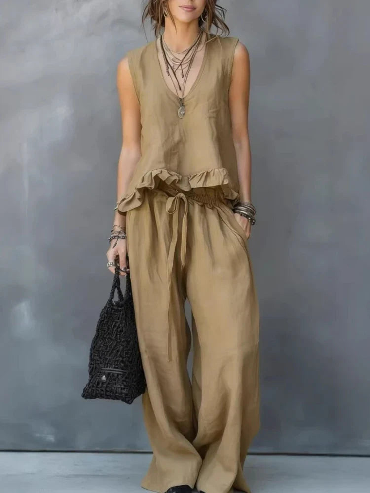 Clara | Two-piece set with sleeveless V-neck top and ruffles