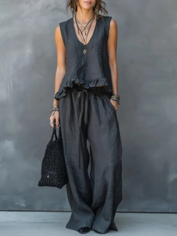 Clara | Two-piece set with sleeveless V-neck top and ruffles