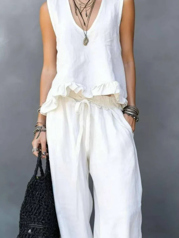Clara | Two-piece set with sleeveless V-neck top and ruffles