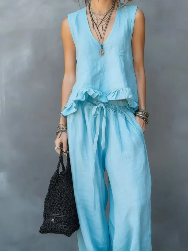 Clara | Two-piece set with sleeveless V-neck top and ruffles