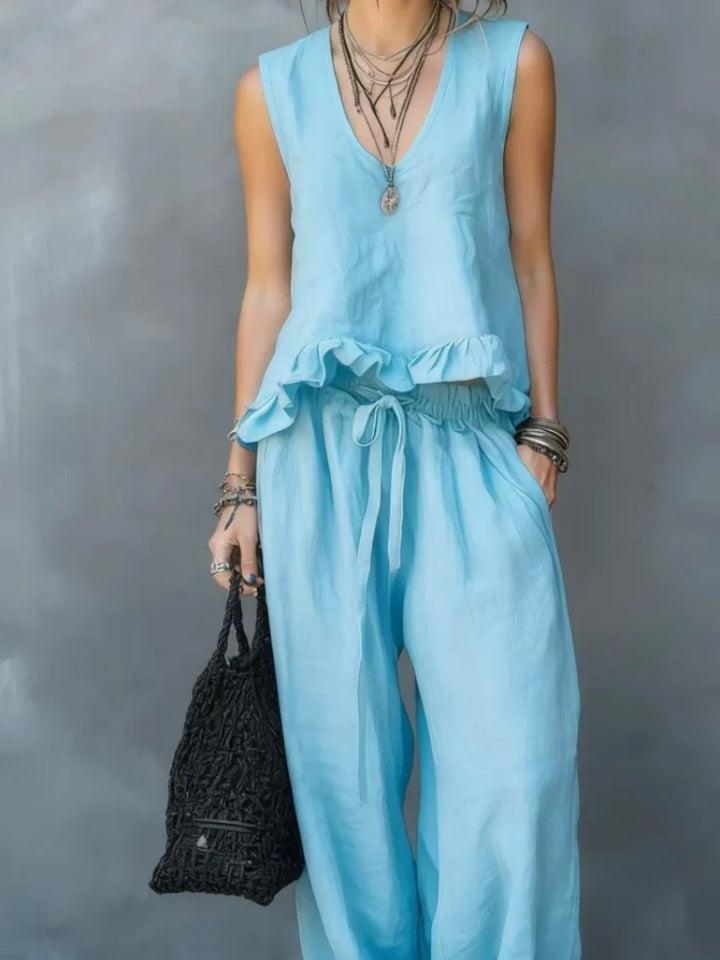 Clara | Two-piece set with sleeveless V-neck top and ruffles
